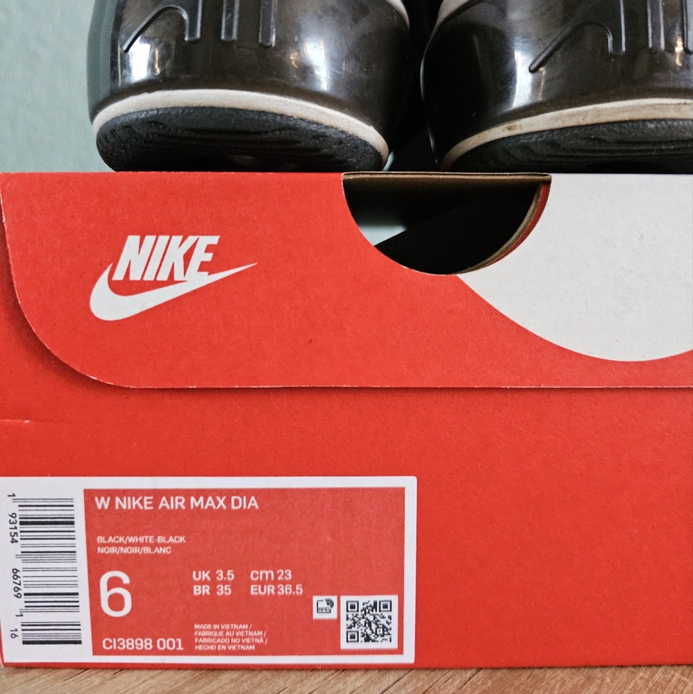 Nike | Air Max Dia Sneakers - Picture 10 of 10